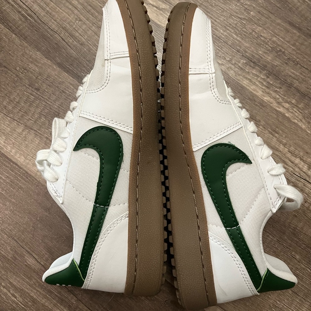 Nike White and Green Sneakers